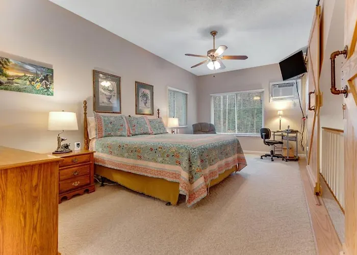 2 Bed 2 Bath Vacation Home In Whittier I