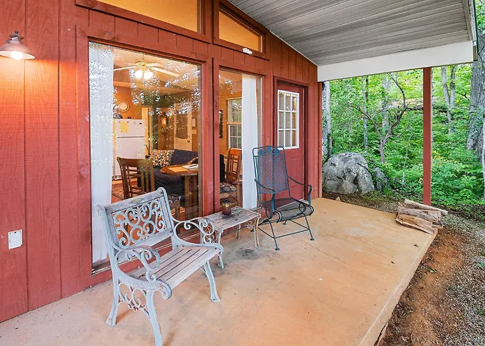 Nolichuckey Bluffs Bed & Breakfast Cabins