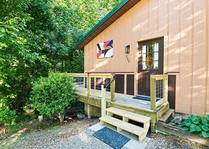 Nolichuckey Bluffs Bed & Breakfast Cabins