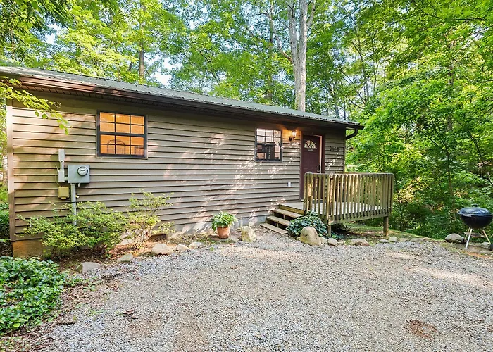 Nolichuckey Bluffs Bed & Breakfast Cabins