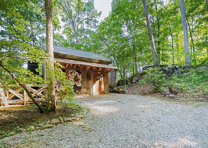 Nolichuckey Bluffs Bed & Breakfast Cabins