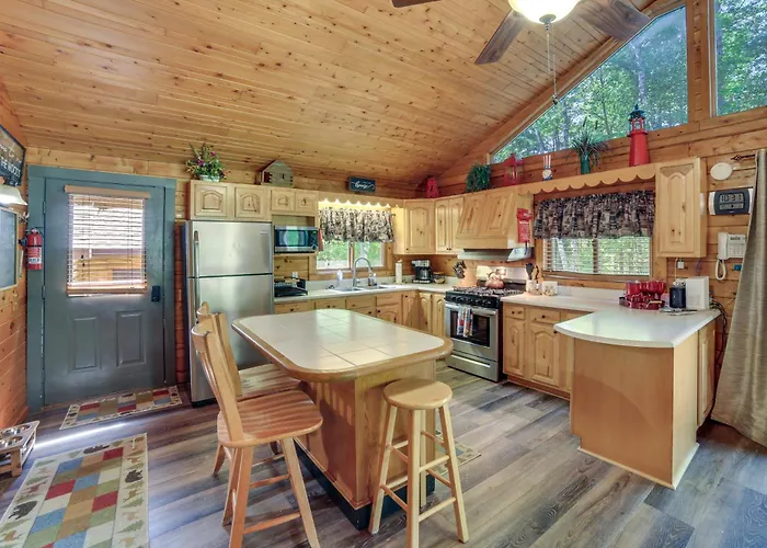 Cozy Manistique Cabin W/ Deck, Grill & Fire Pit!