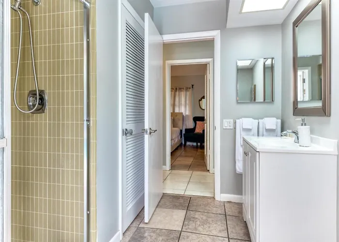 Casa Del Sol Pool Bungalow Sleeps 8 Near Beach