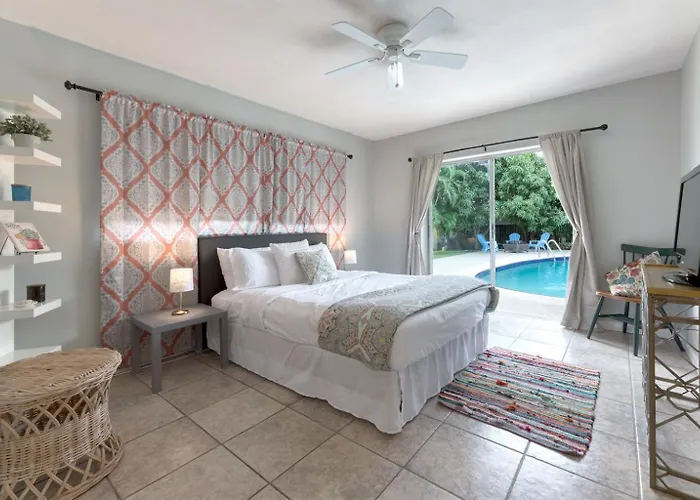 Casa Del Sol Pool Bungalow Sleeps 8 Near Beach