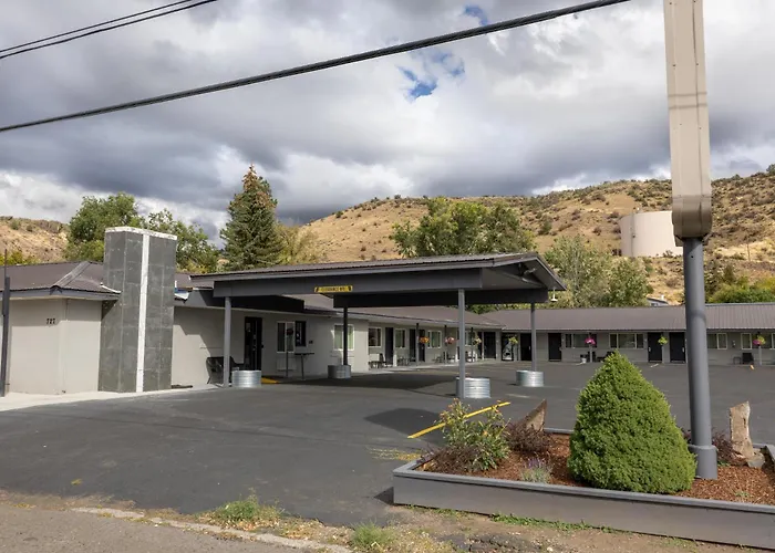Oregon Trail Inn And Suites