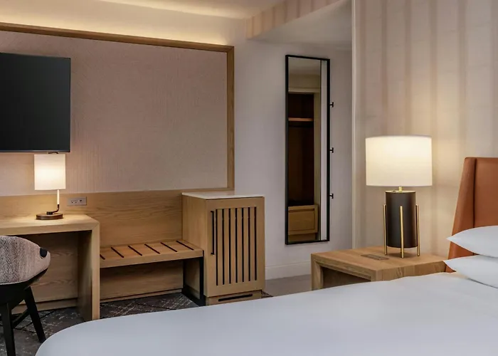 Sheraton Commander Hotel