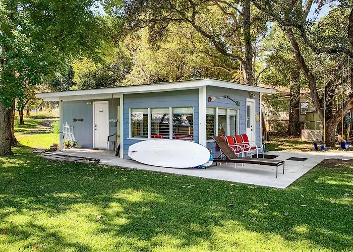 Charming Dog-Friendly Lakefront Home With Lake View, Dock, & Washer/Dryer