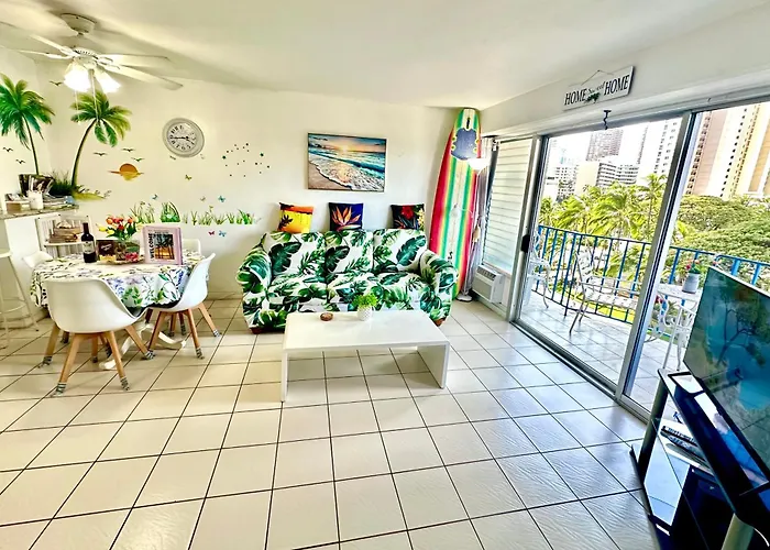 Waikiki 2 Bedrooms, 1 Bath, Free Parking, Sleep 6