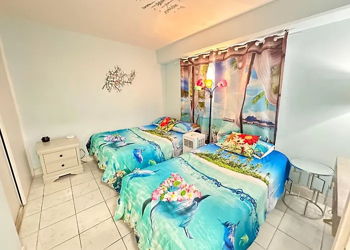 Waikiki 2 Bedrooms, 1 Bath, Free Parking, Sleep 6