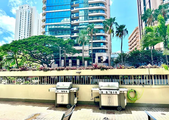 Waikiki 2 Bedrooms, 1 Bath, Free Parking, Sleep 6