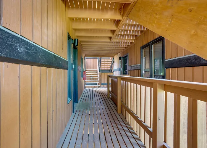 Ski-In Breck Condo: Walk To Shops & Restaurants!