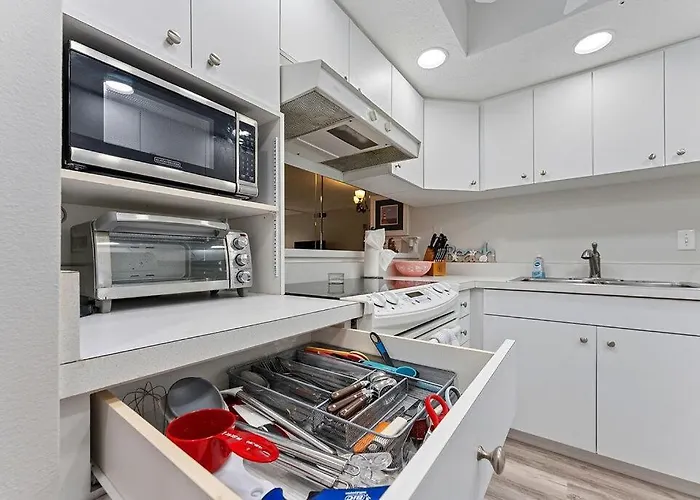 Siesta Key Escape Ground Floor Steps To Heated Pool And Free Trolley
