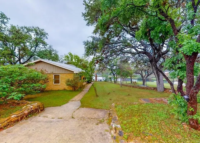 Wonderful Lakefront Home With Yard, Water Views, Central Ac, Wifi, Private W/D