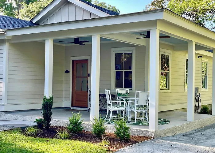 Magnolia Court Suites