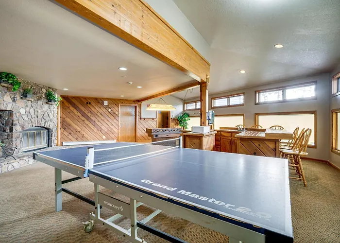 Silverthorne Condo: New Pool & Hot Tub + Fireplace