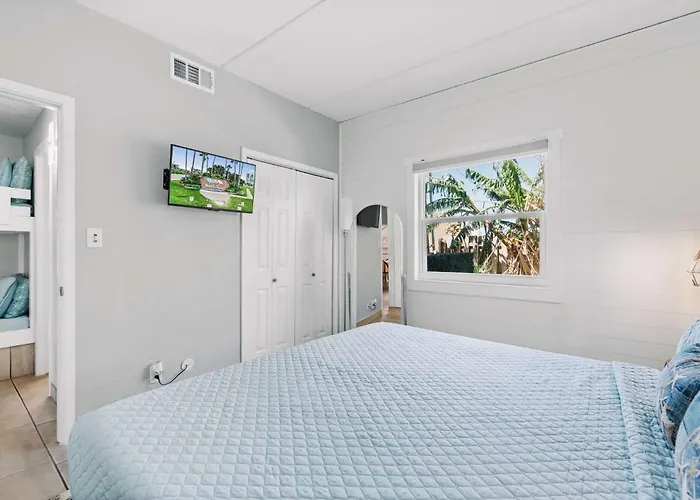Spi Beach Condo - Just A Block Away To Paradise