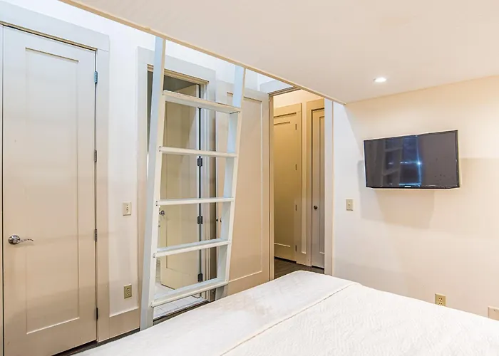 Zen Den In Rosemary Beach Charming Cottage With Heated Pool, Hot Tub, Outdoor Lanai With Tv & Fireplace,Gourment Wolf Gas Grill, Sleeps 12 In 4 King Beds & 4 Twin Xl Beds, Covered Patios, Amenity Access Included To Community Pools, Pvt Beach Walkover