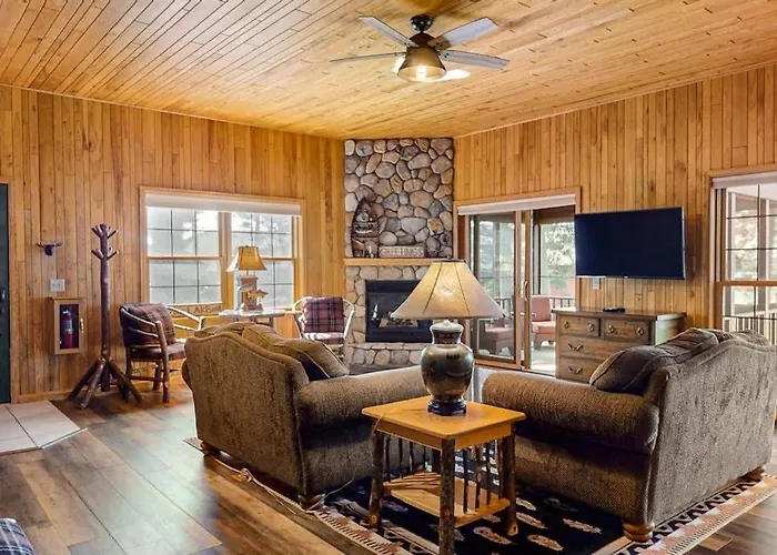 Chippewa Retreat - Den