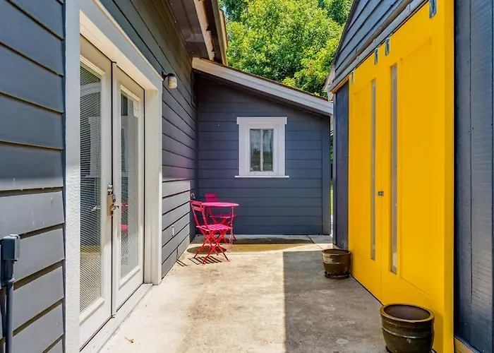 Old Lytle Cove Rd - Lower Unit