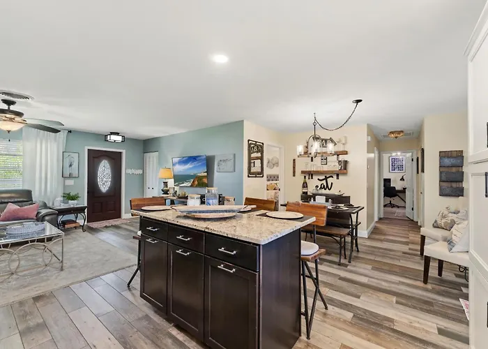 Ambers Jensen Beachhouse With Hot Tub