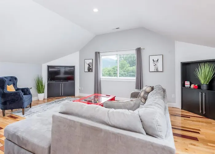 Old Lytle Cove Rd - Upper Unit