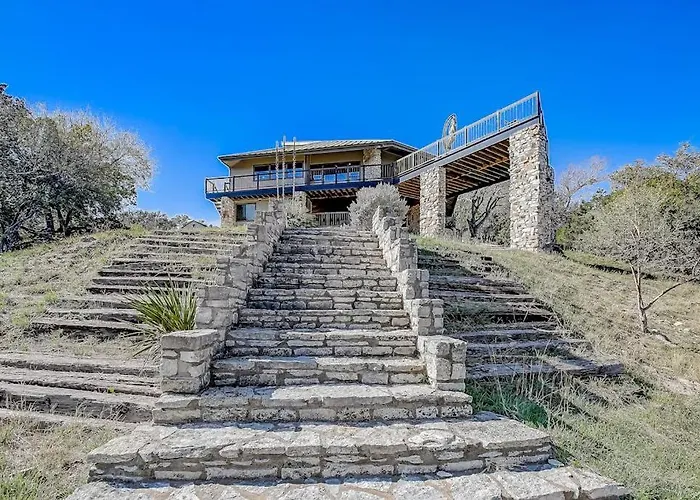Stunning Lakefront Home With 2 Patios, Chef'S Kitchen, & Lake Access