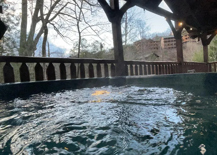 Smoky Mtn Escape Huge Game Room | Hottub | 5 Min Easy Drive, Pets
