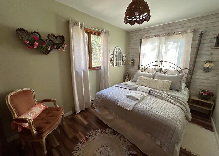 Peaceful Gateway To Island Creek Cottage