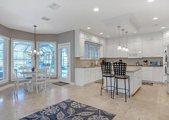 Club Views - Pet-Friendly 5Br W Pool & Bbq Patio