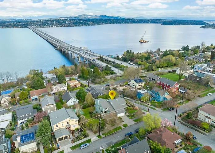Seasons At Leschi Hillsides