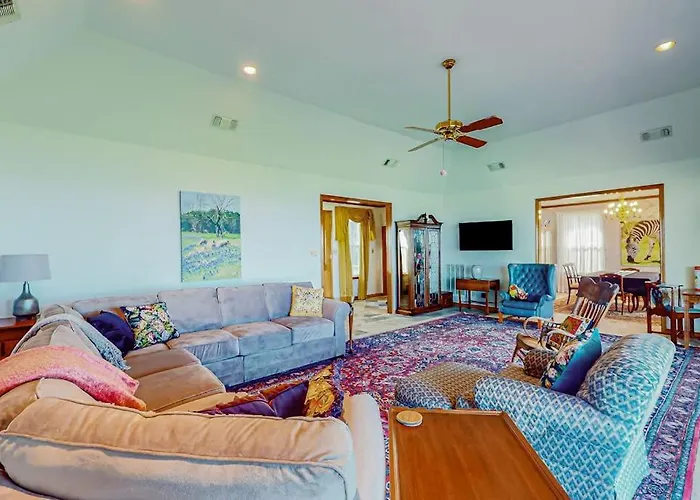 2-Story Home With Covered Patio, Balcony, Fireplace, Streaming, Great Views, W/D