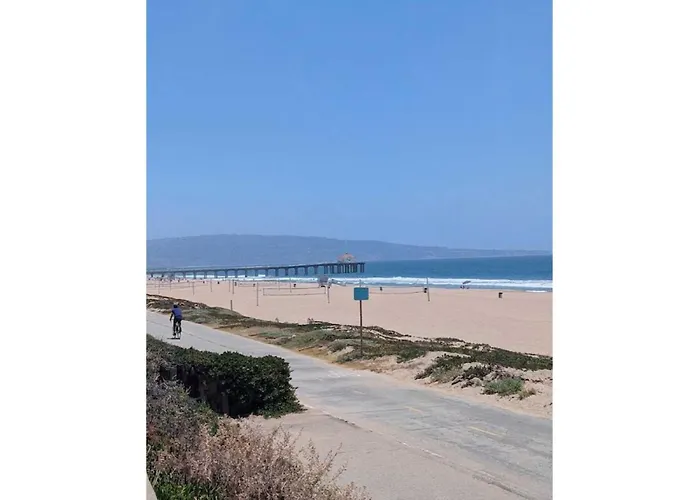Downtown Manhattan Beach 3 Bed Townhouse Parking