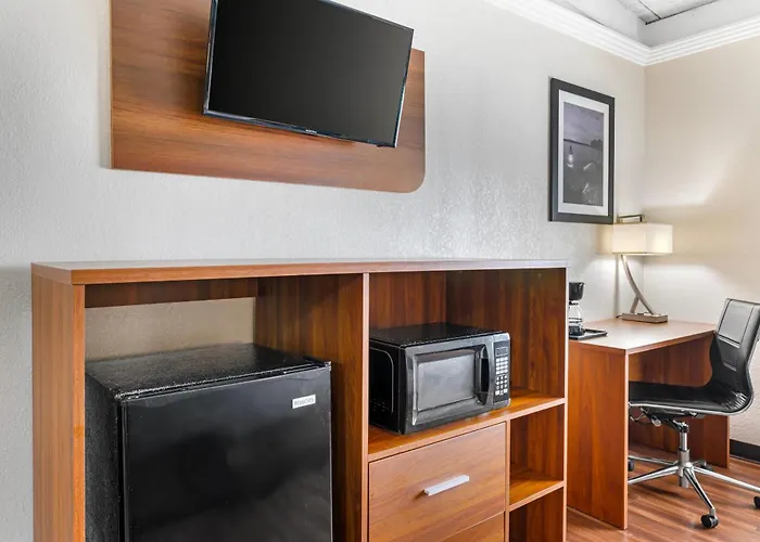Quality Inn & Suites Kansas City - Independence I-70 East