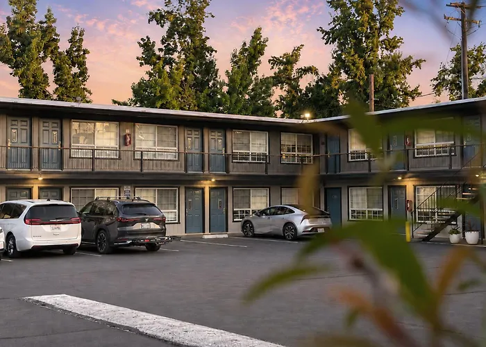 Thunderbird Lodge