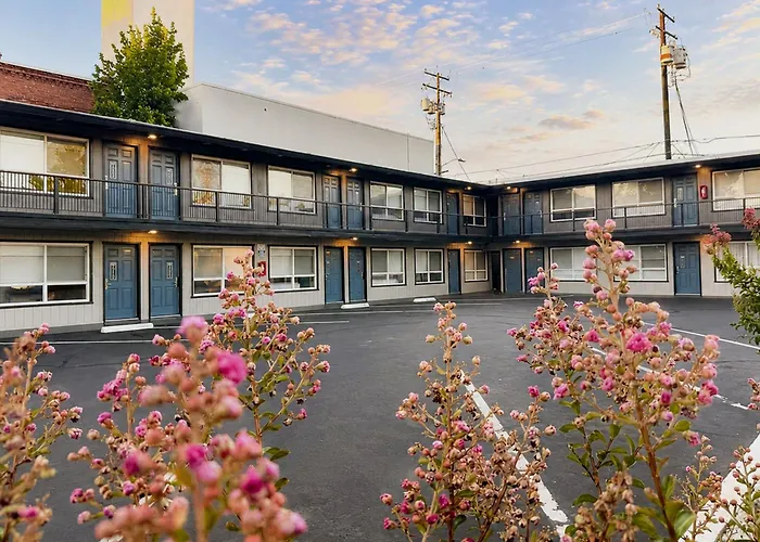 Thunderbird Lodge