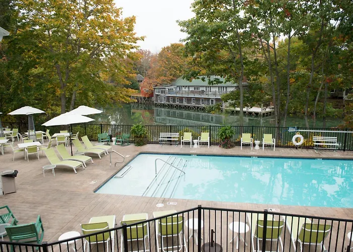 The Lodge On The Cove