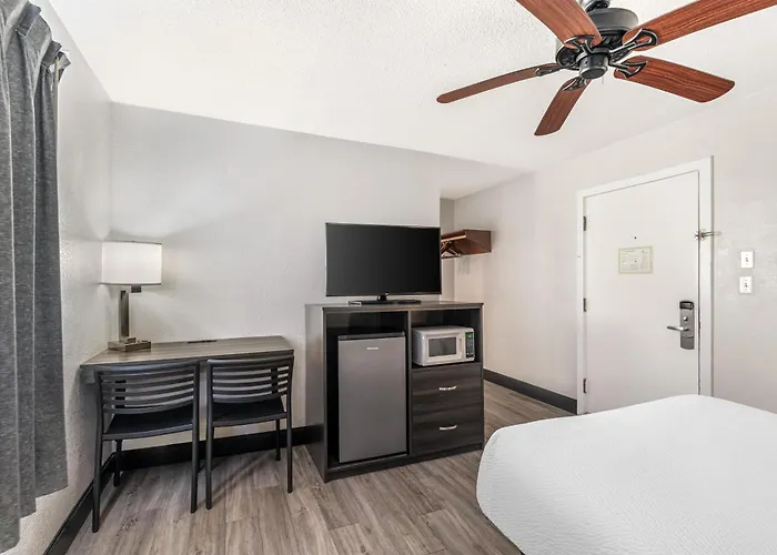 Surestay Hotel By Best Western Virginia Beach Royal Clipper