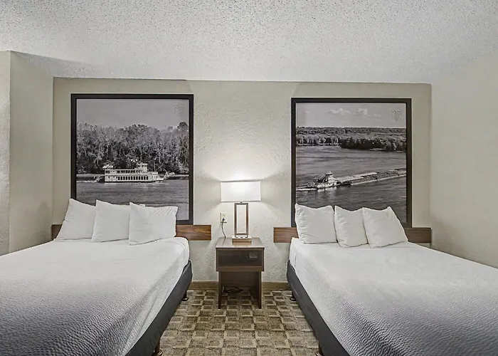 Super 8 By Wyndham Dubuque