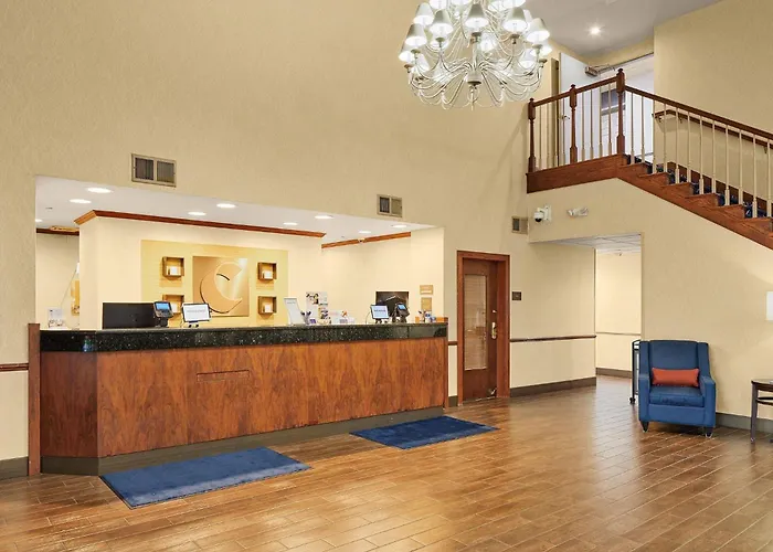 Comfort Suites Milwaukee Airport