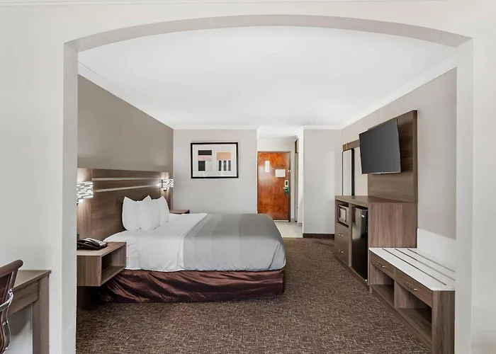 Quality Inn & Suites Beaumont