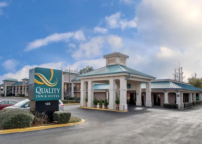 Quality Inn & Suites Clinton - Jackson West