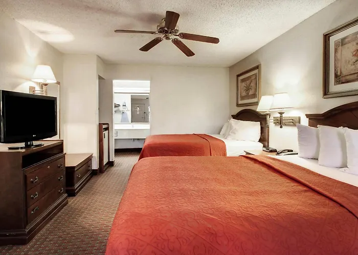 Quality Inn & Suites Clinton - Jackson West