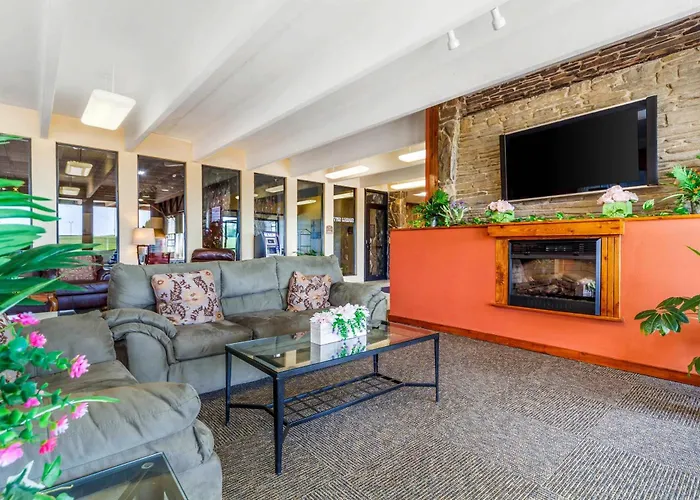 Econo Lodge Inn & Suites Brookings