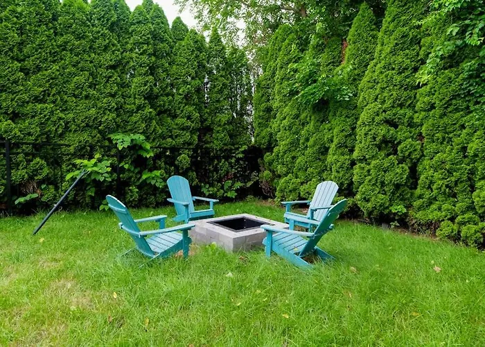 Cozy Greenport Cottage