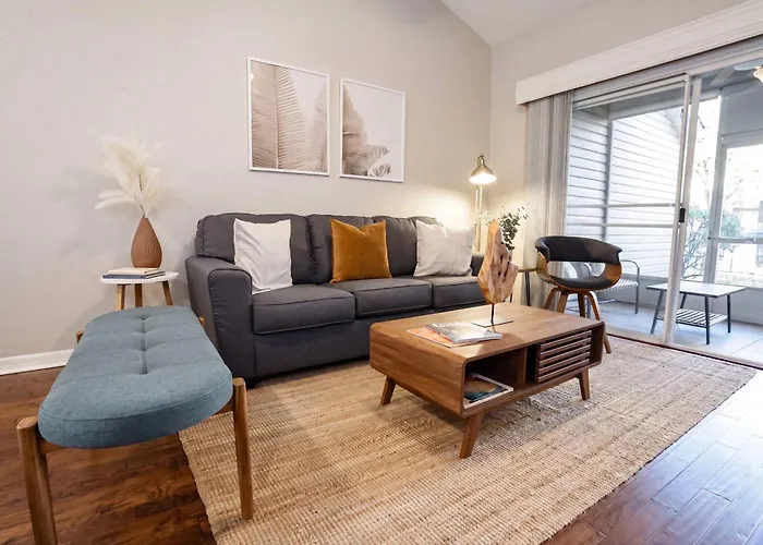 The Nomad At Gables - King Bed , Pool , Garage