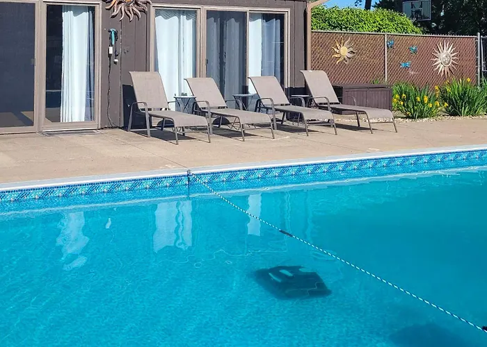 Cassopolis Vacation Home - Walk To Diamond Lake!