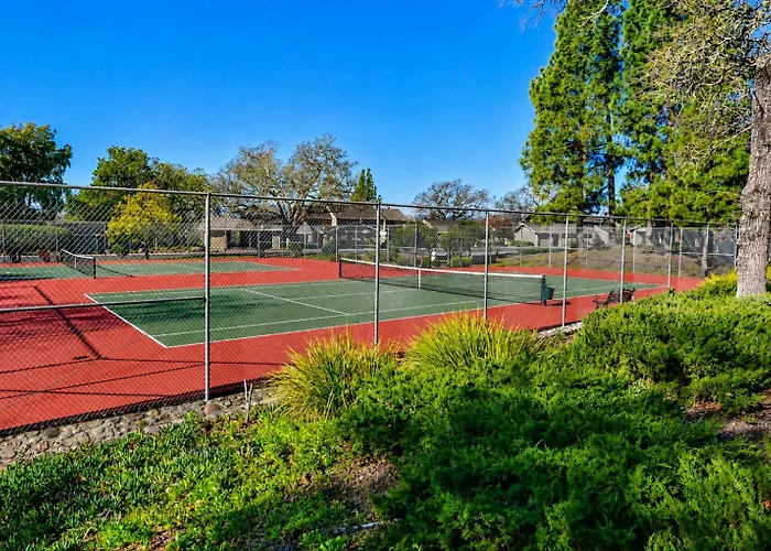 Spacious 2Br Condo With Pool, Fireplace,At Silverado Country Club