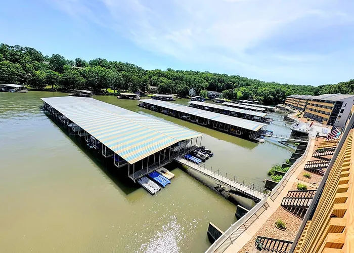 B Lakefront! Remodeled, Boat Slip, Patio Views, Pool, Boat Ramp, Wifi