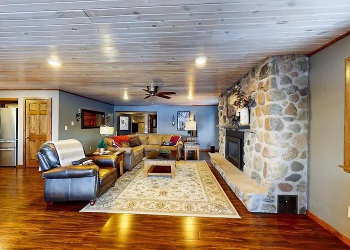 Upper Gresham Lakehouse