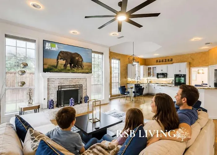 Impressive 5Br 3,5Ba Holiday Home With Pool, Game Room & Cinema Room